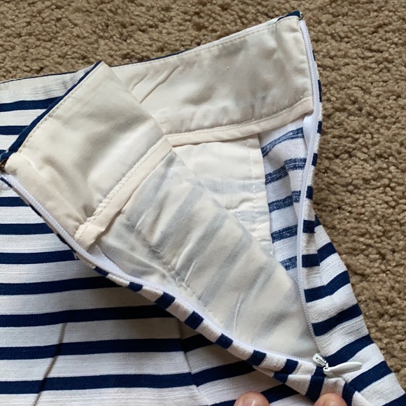 J. Crew White & Blue Cotton/Linen Pleated Shorts - Picture 4 of 6